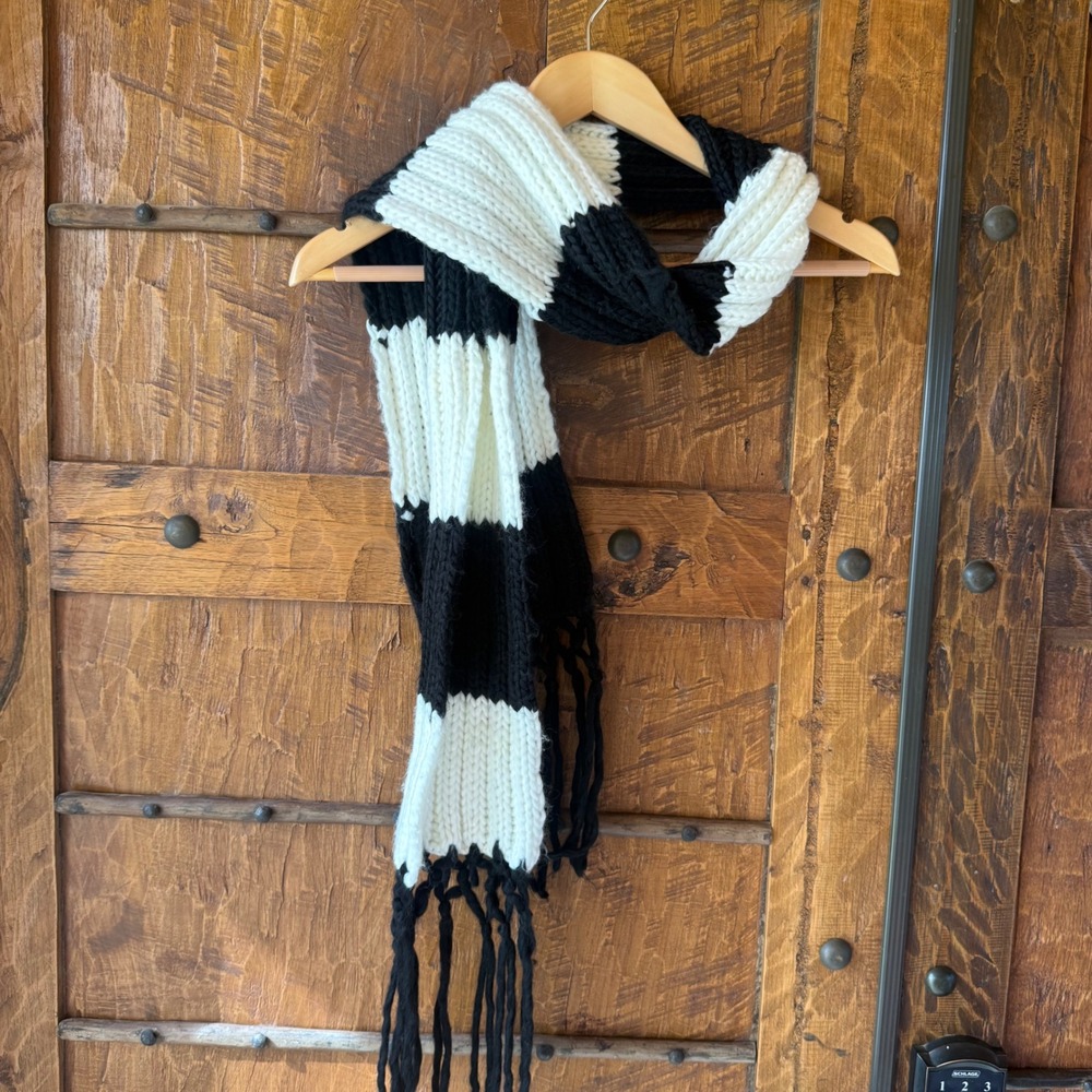 Unbranded Striped Scarf Unisex OS Black White Chunky Knit Fringe Goth Emo Grunge